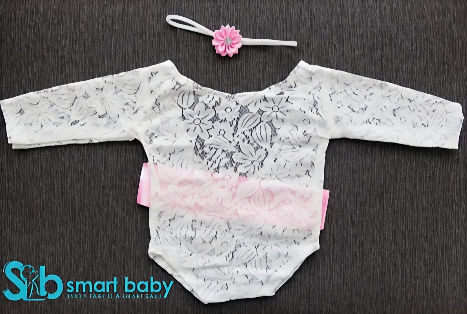 Newborn Baby Cute Lace Romper Photo Props. Newborn Baby Cute Lace Romper Photo Props.